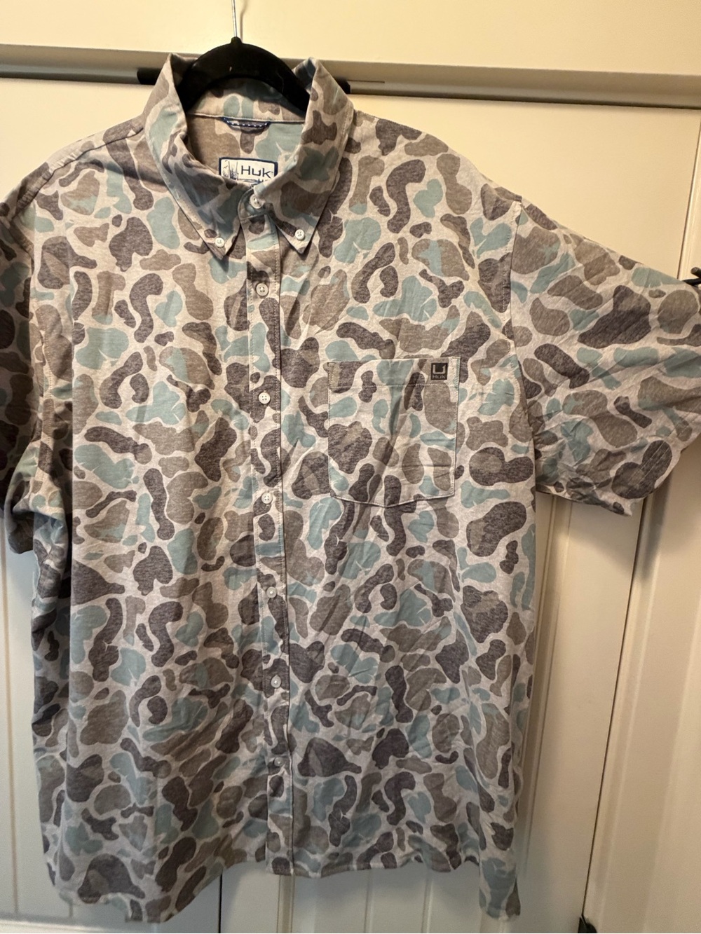 Huk Kona Men’s Short-Sleeve Button-Down Shirt in Camo